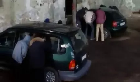 Викрадення зі згвалтуванням двох дівчат порно відео син і мама