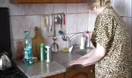 Я почав грати порно відео зрілих жінок на вулицях