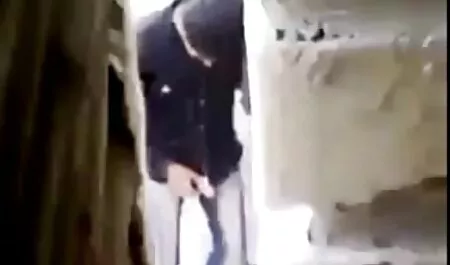 Вона погодилася вперше зайнятися порно відео з тваринами сексом з сусідом
