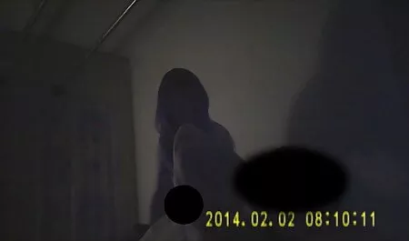 Голодний чоловік порнр відео смажить, за обіднім столом
