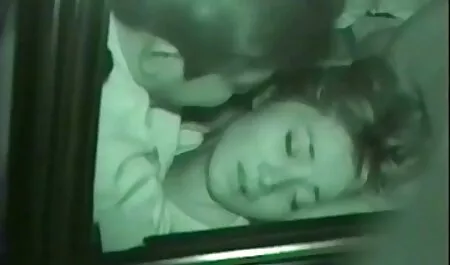 Сексуально на лавці зверху порно відео мама