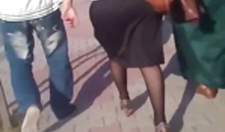 Чоловік взяв курчати, порно відео бесплатно і вони всі друзі