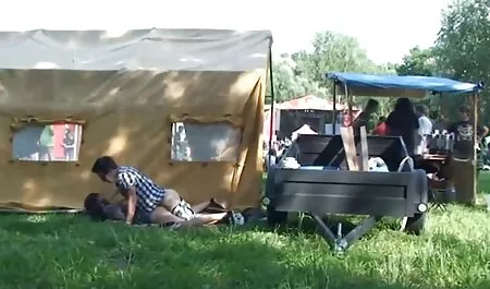 Брат і сестра прокидаються дивитися відео порно під час траха