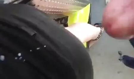 Дівчата домінують над боягузом і порно відео нд дупою