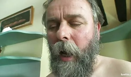 Батько карає неслухняну дівчинку величезним членом подивитися відео секс