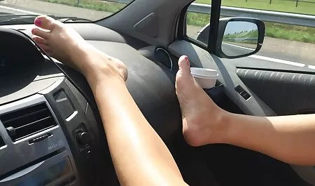 П'яна дівчина пішла цікаве порно відео в туалет до мого батька