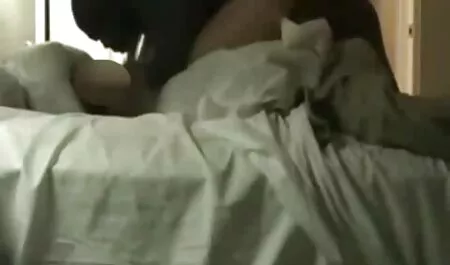 Сексуальна чорна дівчина в HD секс відео онлайн відео