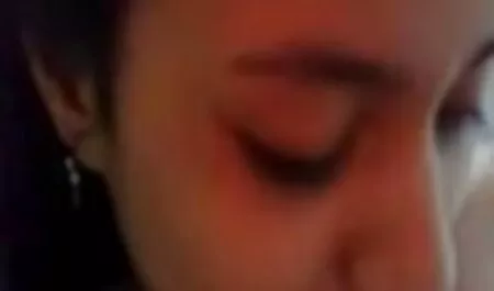 Симпатична лялька зраджує з домашне порно відео куркою по-справжньому
