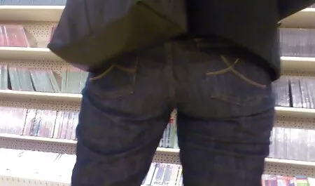 Голу дівчину прибивають цвяхами в грязі порно відео з і їдуть з країни